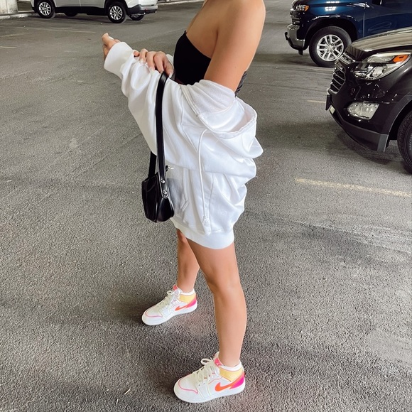 Meet your Posher, Paige - Picture 3 of 8